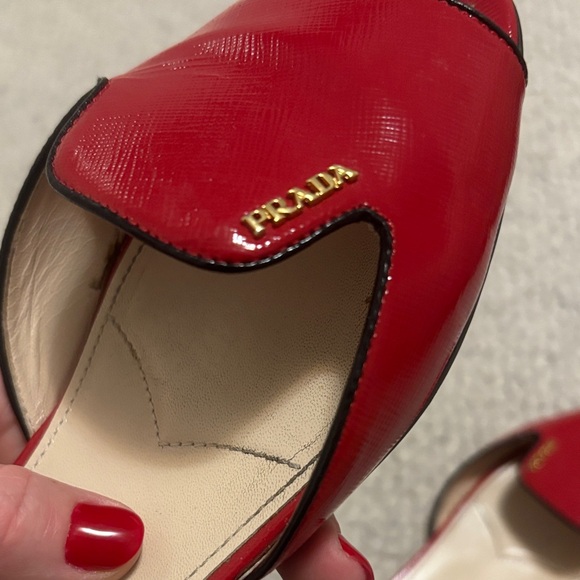 Prada Women's Red flat sandals - Picture 4 of 10
